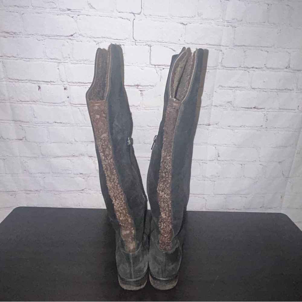 Stuart Weitzman Sherpa lined boots women’s size 7 1/2 M - Picture 5 of 12